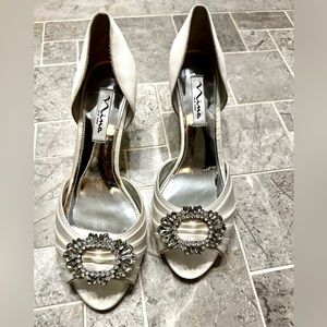 NWT Nina Ivory Classic Formal Stunner Sparkly Toe Peep Heels Sexy Chic 7
